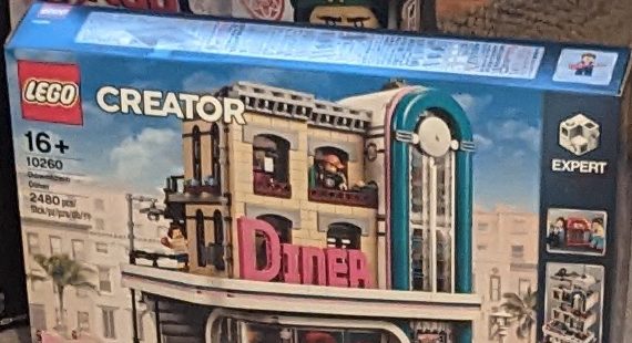 Downtown Diner – echtes Foto vom Karton